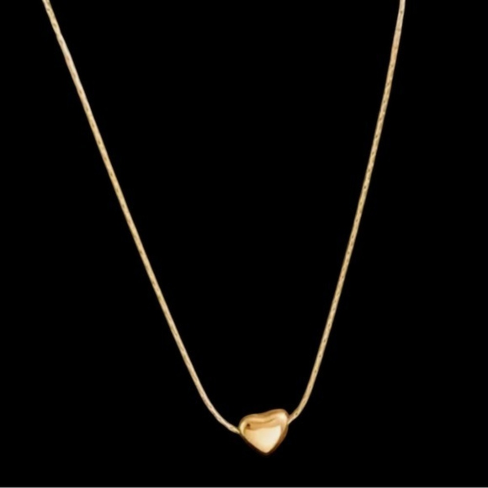 Minimalist heart Business Casual gold Necklace heart chain NWT classy